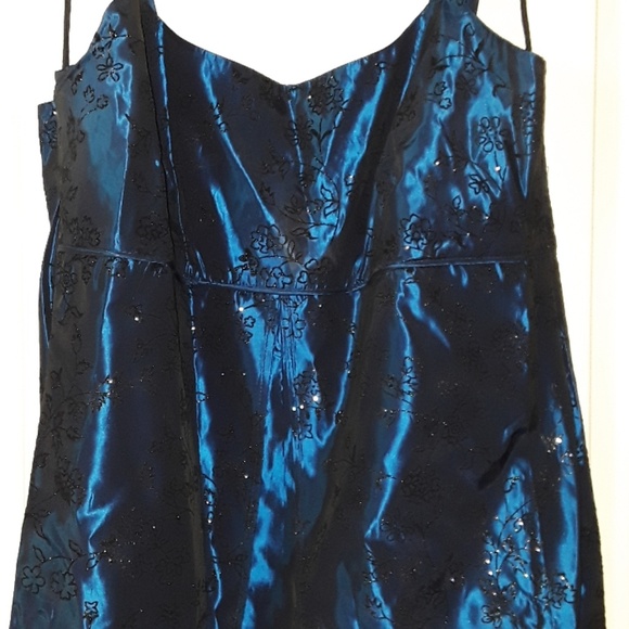 Stunning Dress - Picture 2 of 8